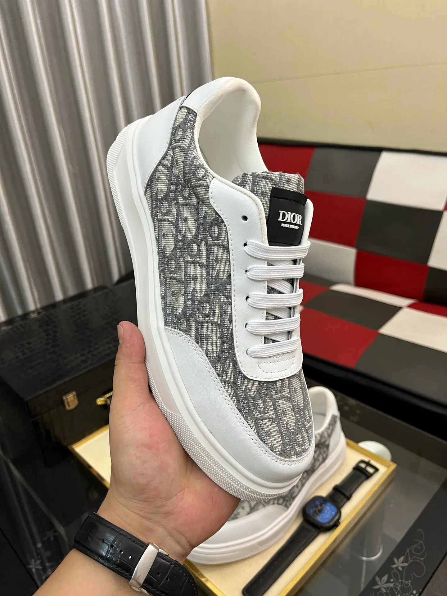 Men's shoes 💰400⌚️⌚️【Dior*DIAO】original quality.~ Unique modern style sneakers. 🏃A must-have casual shoe for trendy men😍😍 Original brand imported from Italy, imported original leather, sheep lining (refuses to discolor and grind feet) Sole: Original sole provided by the original factory, French lazy style design ⚠️Fit to the feet Original quality code number: 38-443️⃣Colors available